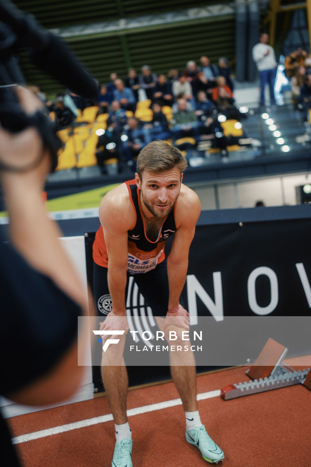 Fabian Dammermann (LG Osnabrueck), Vincente Graiani (LG Stadtwerke Muenchen), Justus Ringel (SC Potsdam) bei den Deutschen Leichtathletik-Hallenmeisterschaften am 18.02.2023 in der Helmut-Koernig-Halle in Dortmund